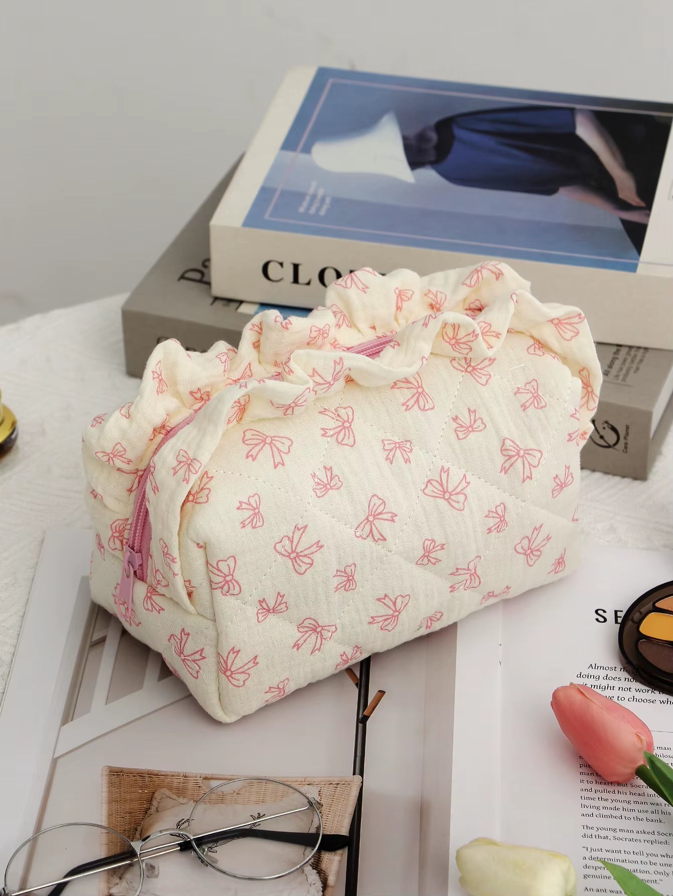 Cute Lace Bow Women'S Makeup Bag Large Capacity Travel Cosmetics Storage Pouch Large Capacity Square Zipper Quilting Bag